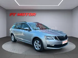 Gris / plata Usado 2020 Skoda Octavia Ambition Familiar | 11.499 € (Precio justo)