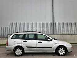 Gris / plata Usado 2000 Ford Focus Ambiente Familiar | 5000 €