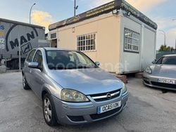 Gris / plata Usado 2004 Opel Corsa Essentia Berlina | 1999 € (Precio justo)