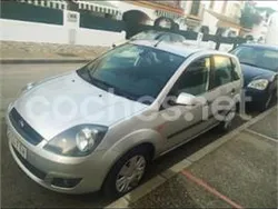 Gris / plata Usado 2007 Ford Fiesta Futura Utilitario | 1999 € (Precio justo)