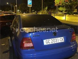 Azul Usado 2000 VW Bora Trendline Berlina | 650 €