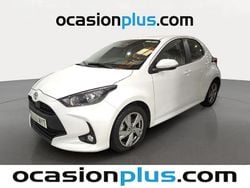 Blanco Usado 2025 Toyota Yaris Hybrid Active Utilitario | 19.264 € (Precio justo)