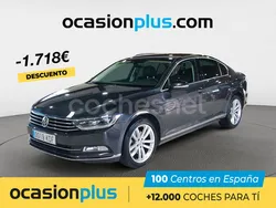 Gris / plata Usado 2017 VW Passat Sportline Berlina | 18.900 € (Precio justo)