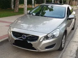 Gris / plata Usado 2011 Volvo S60 Summum Berlina | 7800 €