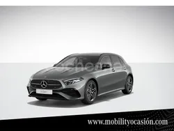 Gris / plata Usado 2024 Mercedes A180 Berlina | 32.900 € (Precio justo)