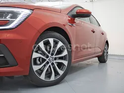 Rojo Usado 2023 Renault Mégane GrandTour Techno Familiar | 21.800 € (Un poco caro)
