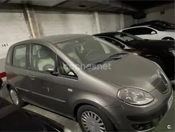 Beige Usado 2006 Lancia Musa Monovolumen | 2400 €