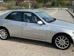 Gris / plata Usado 2004 Lexus IS200 Luxury Line Familiar | 3400 €