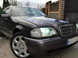 Gris Usado 1993 Mercedes C250 Elegance Berlina | 5400 €