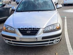 Gris / plata Usado 2005 Hyundai Elantra Style Berlina | 3300 €