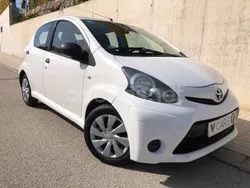 Blanco Usado 2014 Toyota Aygo City Utilitario | 7450 € (Precio justo)