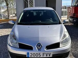 Gris claro Usado 2007 Renault Clio II Authentique Berlina | 2500 € (Precio justo)