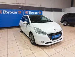 Blanco Usado 2014 Peugeot 208 Allure Utilitario | 9500 € (Precio justo)