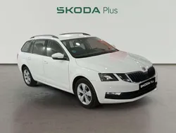 Blanco Usado 2020 Skoda Octavia Ambition Familiar | 15.290 € (Buen precio)