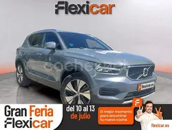 Gris / plata Usado 2020 Volvo XC40 Momentum SUV | 30.390 € (Un poco caro)