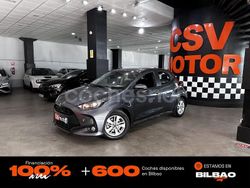 Gris / plata Usado 2023 Toyota Yaris Hybrid Active Berlina | 16.850 € (Super precio)