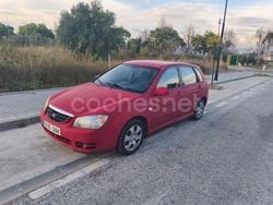 Rojo Usado 2005 Kia Cerato LX Berlina | 1999 €