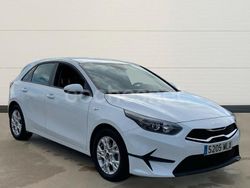 Blanco Usado 2023 Kia Ceed Berlina | 19.800 € (Precio justo)