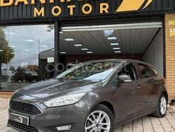 Gris / plata Usado 2015 Ford Focus Trend Berlina | 5990 € (Precio justo)