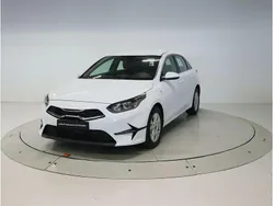 Blanco Usado 2023 Kia Ceed | 18.500 € (Precio justo)