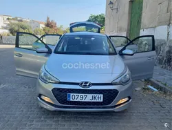 Gris / plata Usado 2015 Hyundai i20 Berlina | 7700 € (Buen precio)