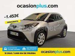 Gris / plata Usado 2024 Toyota Aygo Play Utilitario | 15.990 € (Precio justo)