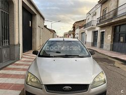 Gris / plata Usado 2006 Ford Focus Trend Berlina | 2500 € (Precio justo)