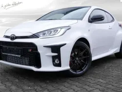 Blanco Nuevo 2024 Toyota Yaris Utilitario | 44.600 € (Precio justo)