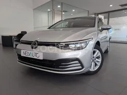 Gris / plata Usado 2023 VW Golf VIII Life Berlina | 27.500 € (Precio justo)
