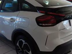 Pintura blanco banquise Usado 2023 Citroën C4 Feel Berlina | 16.220 € (Precio justo)