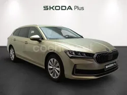 Amarillo Usado 2024 Skoda Superb Selection Familiar | 32.500 € (Super precio)