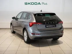 Gris Usado 2023 Skoda Scala Ambition Utilitario | 20.990 € (Un poco caro)