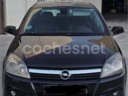 Negro Usado 2005 Opel Astra Enjoy Berlina | 2900 € (Precio justo)