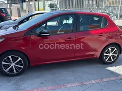Rojo Usado 2017 Peugeot 208 Allure Utilitario | 7200 € (Precio justo)