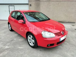 Rojo Usado 2006 VW Golf V Highline Berlina | 4000 €