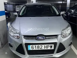 Gris / plata Usado 2013 Ford Focus Trend Berlina | 6350 € (Precio justo)