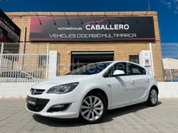 Blanco Usado 2014 Opel Astra Excellence Berlina | 8490 € (Precio justo)
