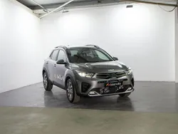 Gris Usado 2023 Kia Stonic GT-Line SUV | 22.990 €