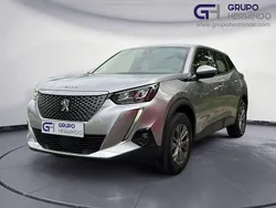 Gris Usado 2021 Peugeot e-208 Active Utilitario | 15.985 € (Un poco caro)