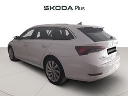 Blanco Usado 2024 Skoda Octavia Selection Familiar | 31.040 € (Un poco caro)