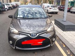 Gris / plata Usado 2016 Toyota Yaris Hybrid Active Berlina | 11.400 € (Buen precio)