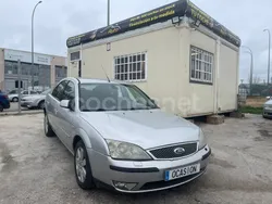 Gris / plata Usado 2004 Ford Mondeo Futura Berlina | 1499 € (Buen precio)