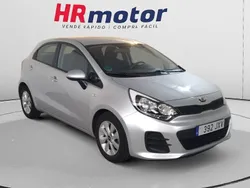 Gris Usado 2017 Kia Rio Berlina | 9990 € (Precio justo)