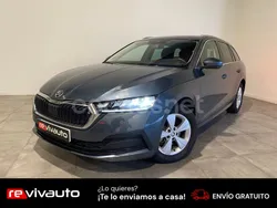 Gris / plata Usado 2022 Skoda Octavia Ambition Familiar | 18.990 € (Precio justo)