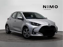 Gris ágata Usado 2024 Toyota Yaris Hybrid Active Utilitario | 22.000 € (Precio justo)