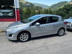 Gris / plata Usado 2013 Peugeot 308 Allure Berlina | 8500 € (Precio justo)