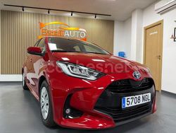 Rojo Usado 2022 Toyota Yaris Hybrid Active Berlina | 17.900 € (Buen precio)