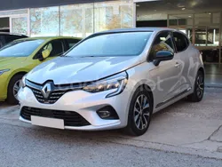 Gris / plata Usado 2023 Renault Clio V Techno Berlina | 15.450 € (Buen precio)