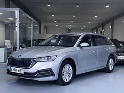 Gris Usado 2024 Skoda Octavia Selection Familiar | 27.930 € (Precio justo)