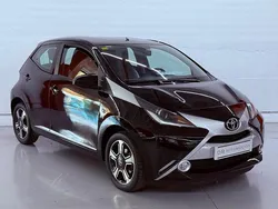 Negro Usado 2015 Toyota Aygo X-play Utilitario | 8500 € (Precio justo)